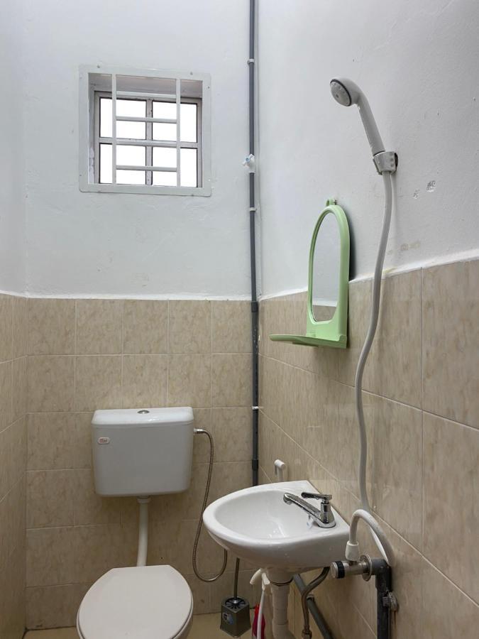 Cempaka Homestay Parit Raja Exteriör bild