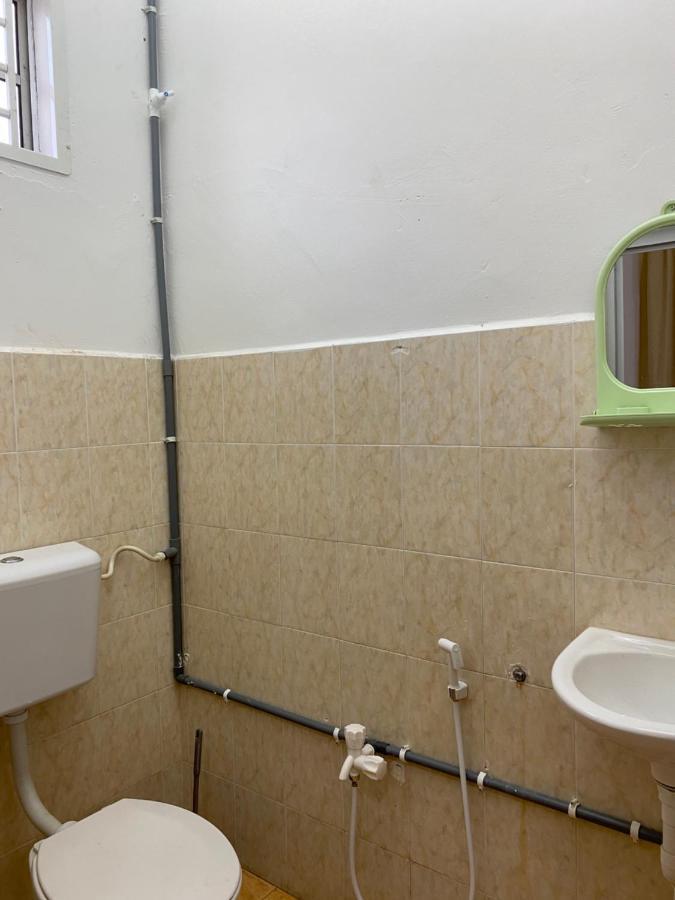 Cempaka Homestay Parit Raja Exteriör bild